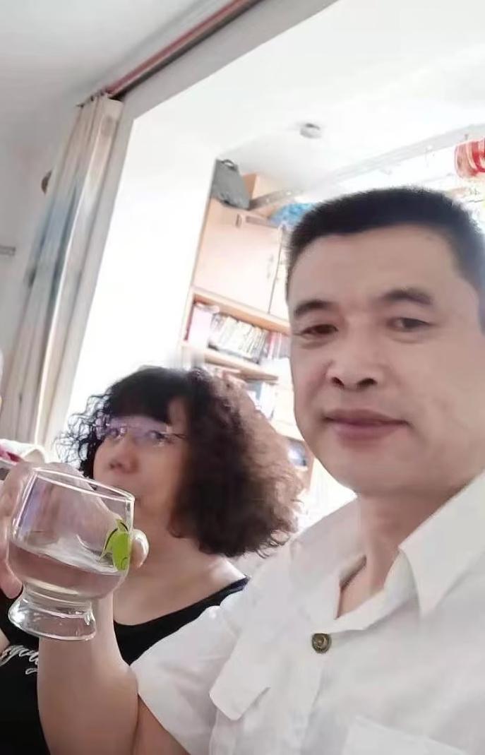 闲吟：无题

文/原点

醉在江湖梦里行，素笺劲笔赋平生。

胸怀惬意诗情涌，寒
