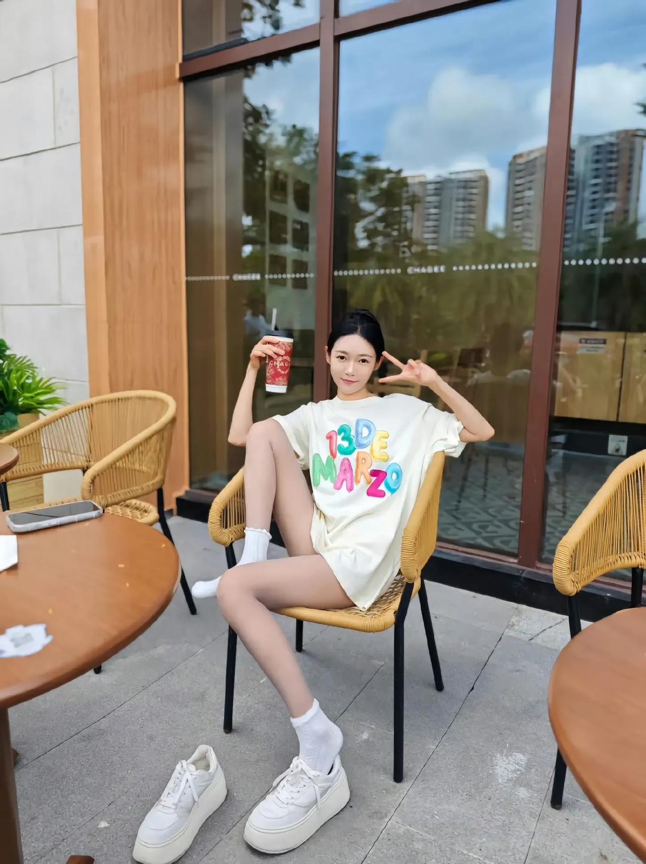 都好久好久没穿灰丝出门了