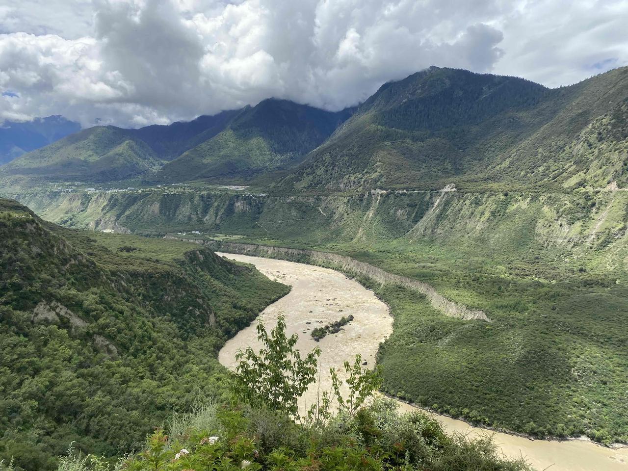 选择华为还是苹果，核心看你的使用需求和场景偏好，两款手机在不同维度各有突出优势，