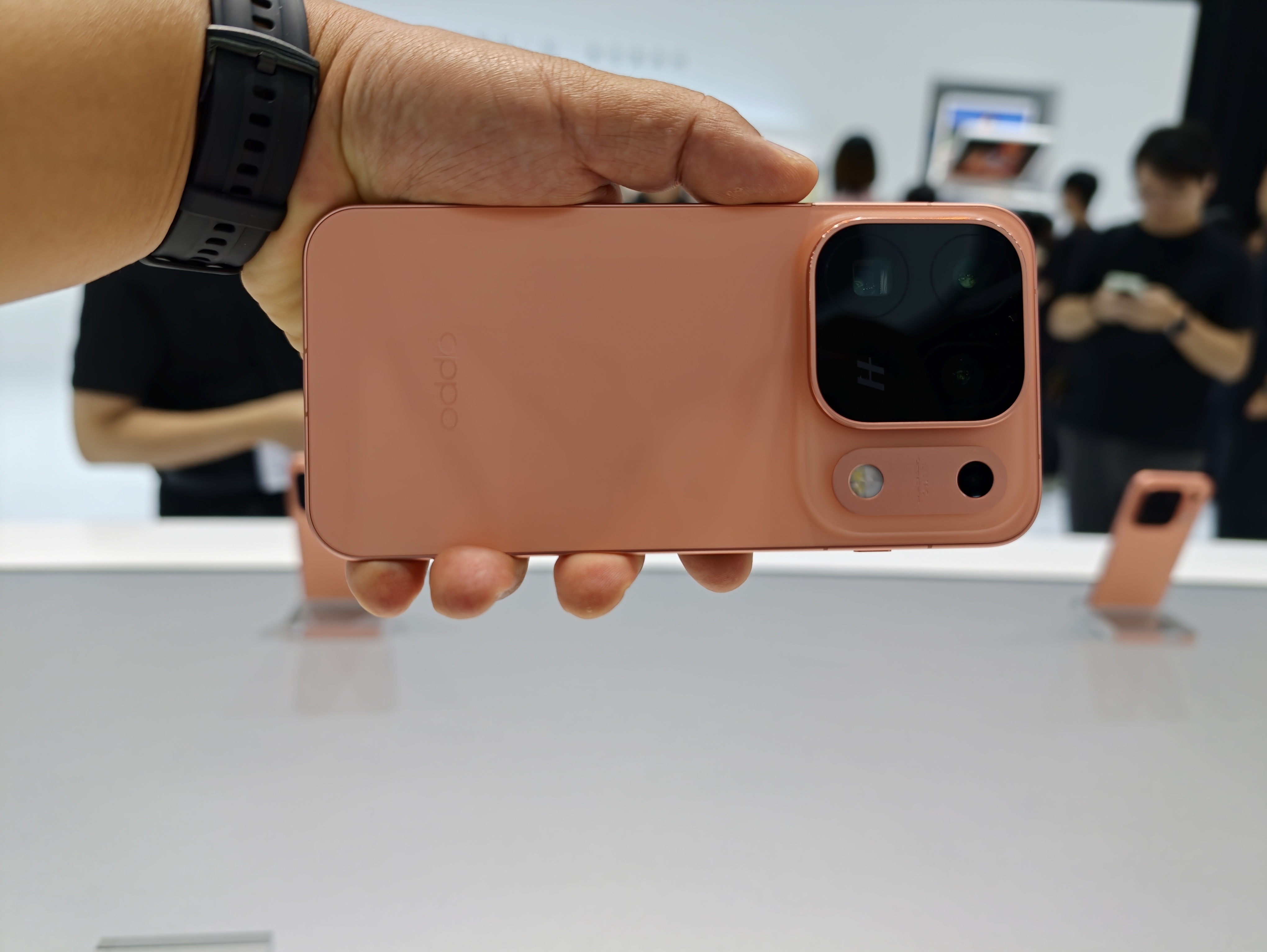OPPO Find X10 Pro Max 现场真机上手效果，感受一下喜欢哪个颜