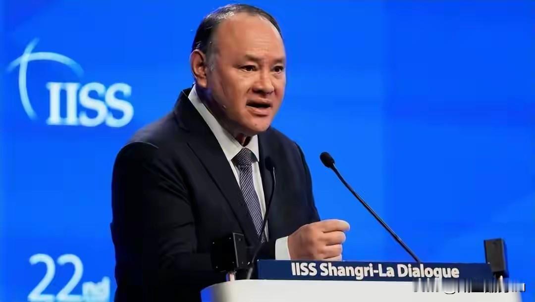 我都怀疑菲律宾防长是马科斯推出来吸引火力的，现在马科斯面临的压力有点大，他又不可