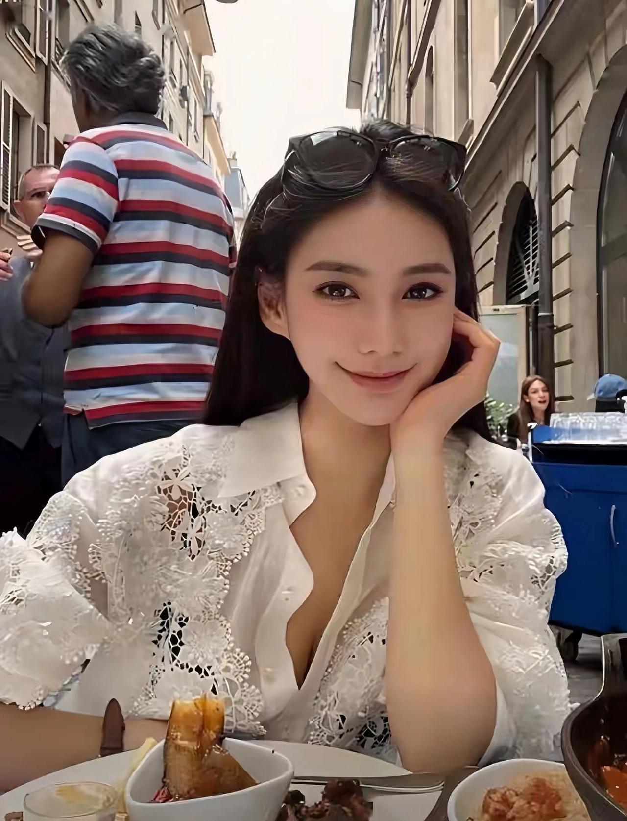 大S的舆论再次掀起波澜！近日，汪小菲的新婚妻子马筱梅晒出的照片，让大S的公众形象