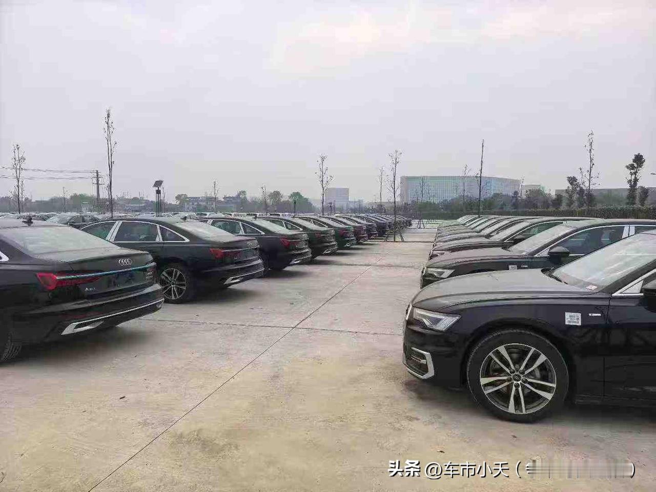 奥迪A6L目前在市面上大量存在，基本都是2025年下半年生产的车。现在这款车都是