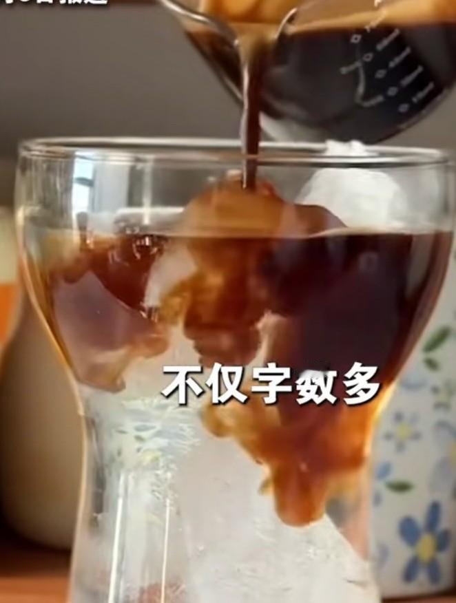 奇葩客人让老板忍无可忍，咖啡店贴出超700字进店须知，
别乱扔丝袜，假睫毛，
别