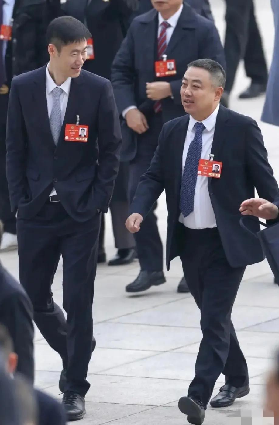 本质上刘国梁和姚明是同一个性质！他俩都是专业的人做专业的事，但最终或也因太专业思