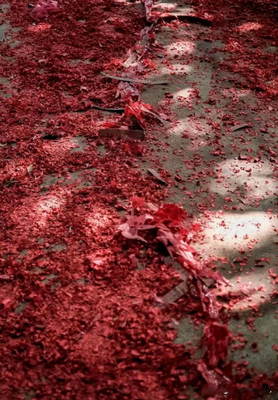 正月初一不扫地！不知道有没有跟四川风俗一样的地方！
反正在我们四川，从小时候起大