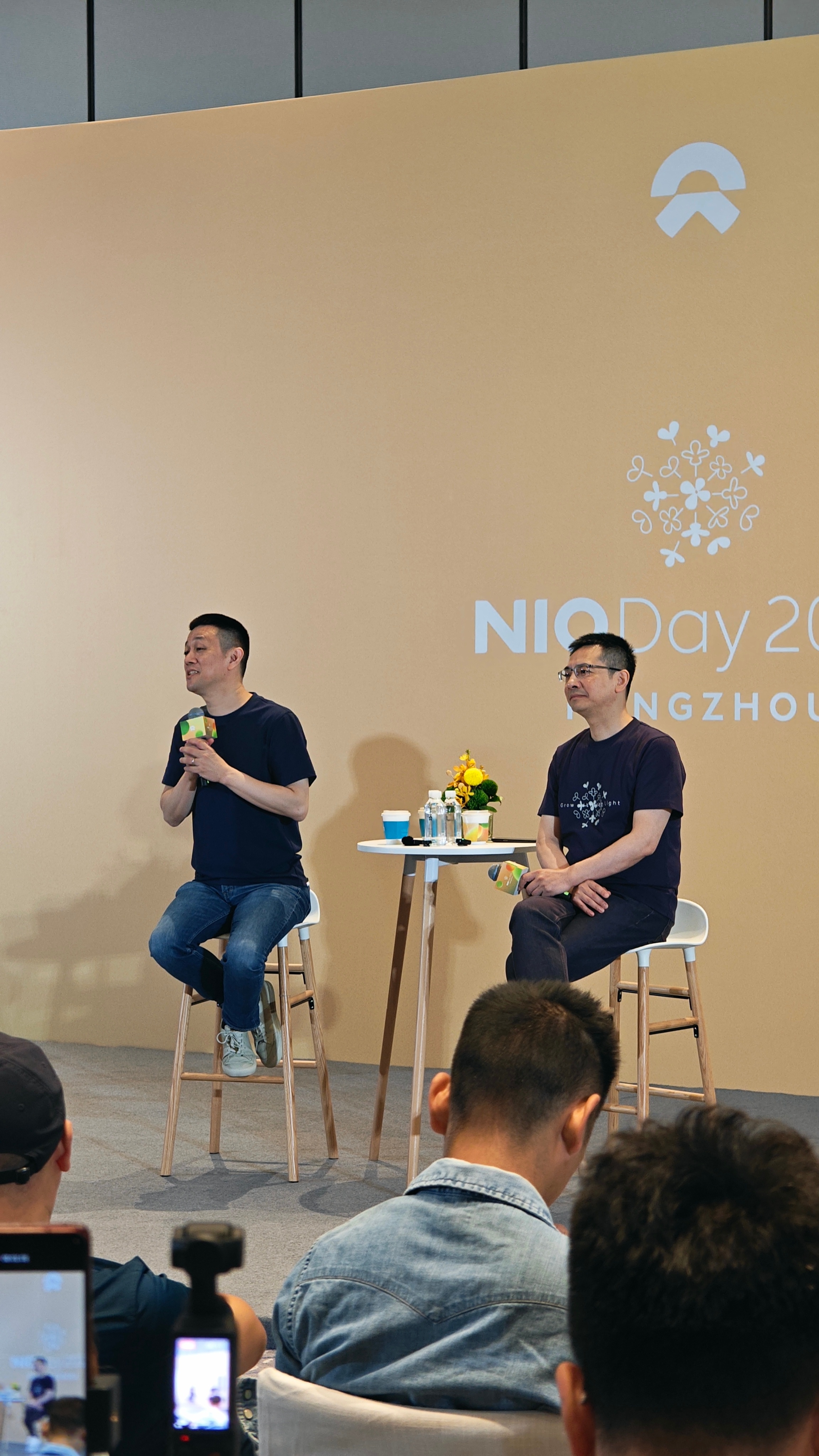 蔚来李斌：es8价格更亲和并不会影响品牌定位，而且它便宜了不是说硬打折，而是技术
