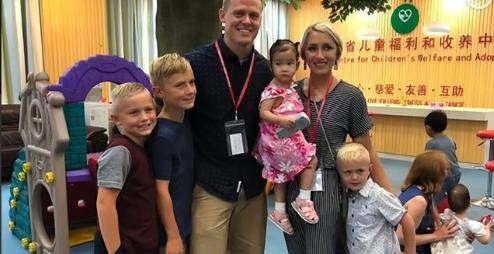 美国司法部又公布了海量的爱泼斯坦相关调查材料，看完后最让人心疼的，却是8.2万人