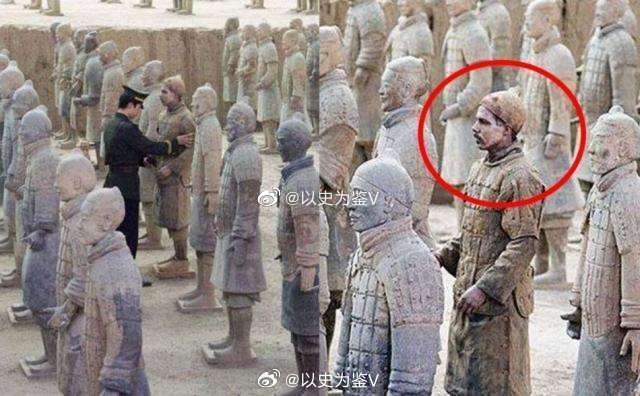 兵马俑被砸烂了上一个进入兵马俑的还是德国人马林！2006年，有群众在参观秦始皇兵