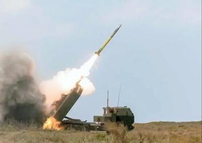 美国111亿美元对台军售引爆舆论，全是“强烈谴责”，但我想说句实话：这事其实藏着