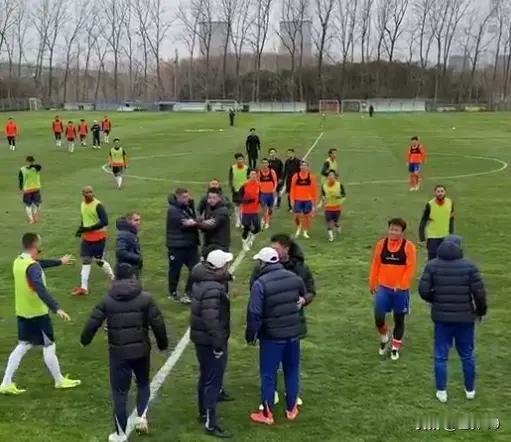 热身赛战报：全华班泰山2-3青岛海牛，齐鲁德比爆发冲突
 
2月25日上海冬训热