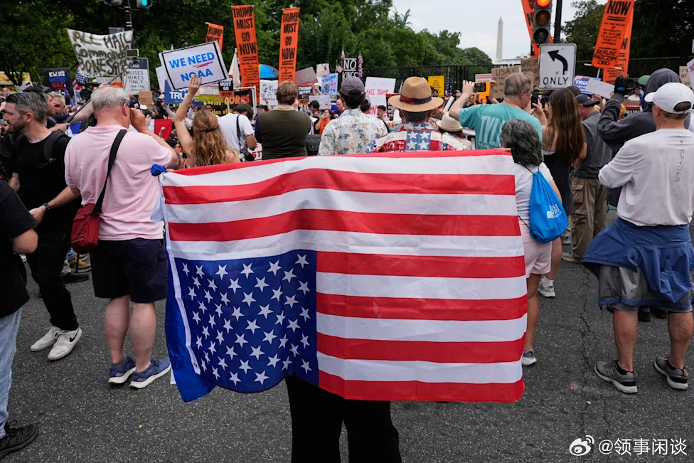 【民调显示，美国人对美国历史和民主的自豪感下降，以身为美国人为荣的人数也减少】 