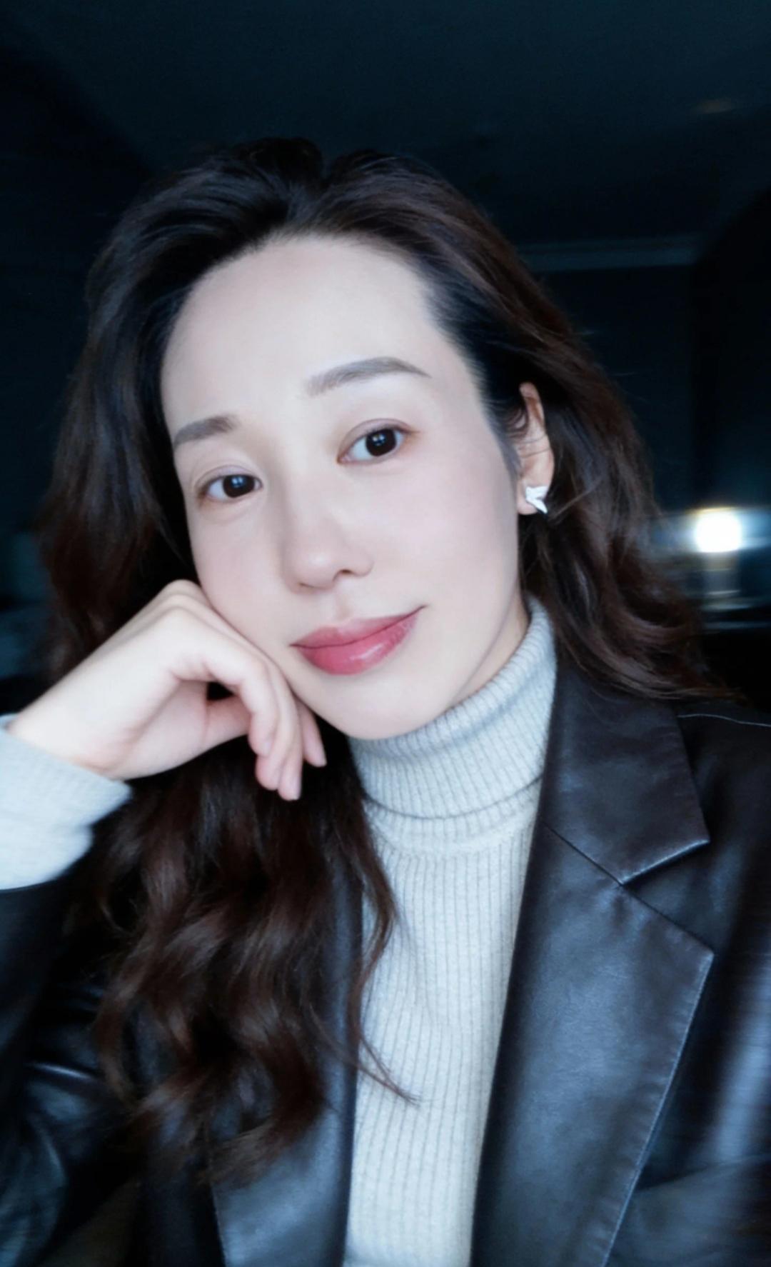 女人到死都要记住
婚姻从不是人生的全部
枕边人忠与不忠
都别把赌注押在婚姻里
下