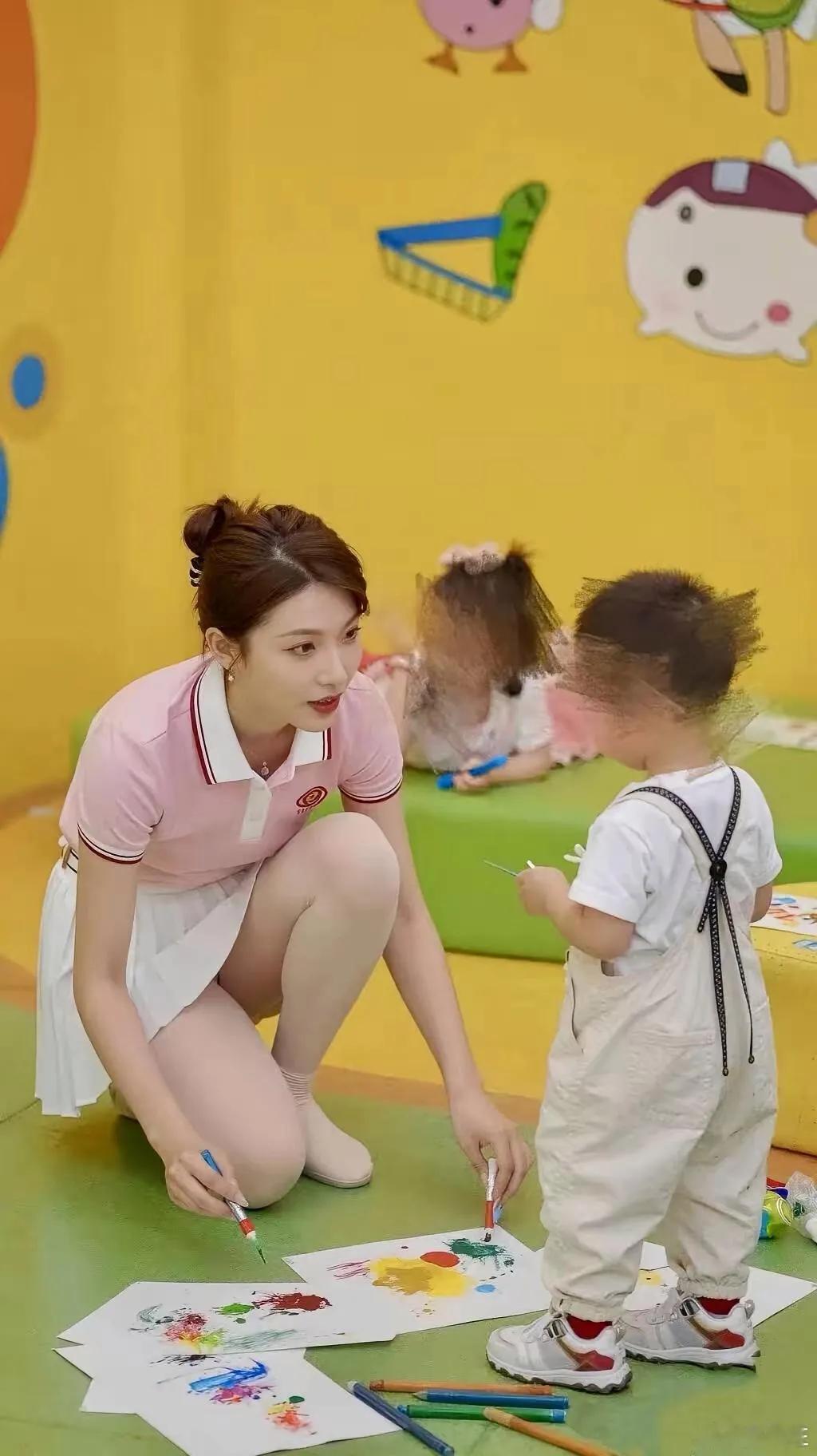 漂亮的幼师