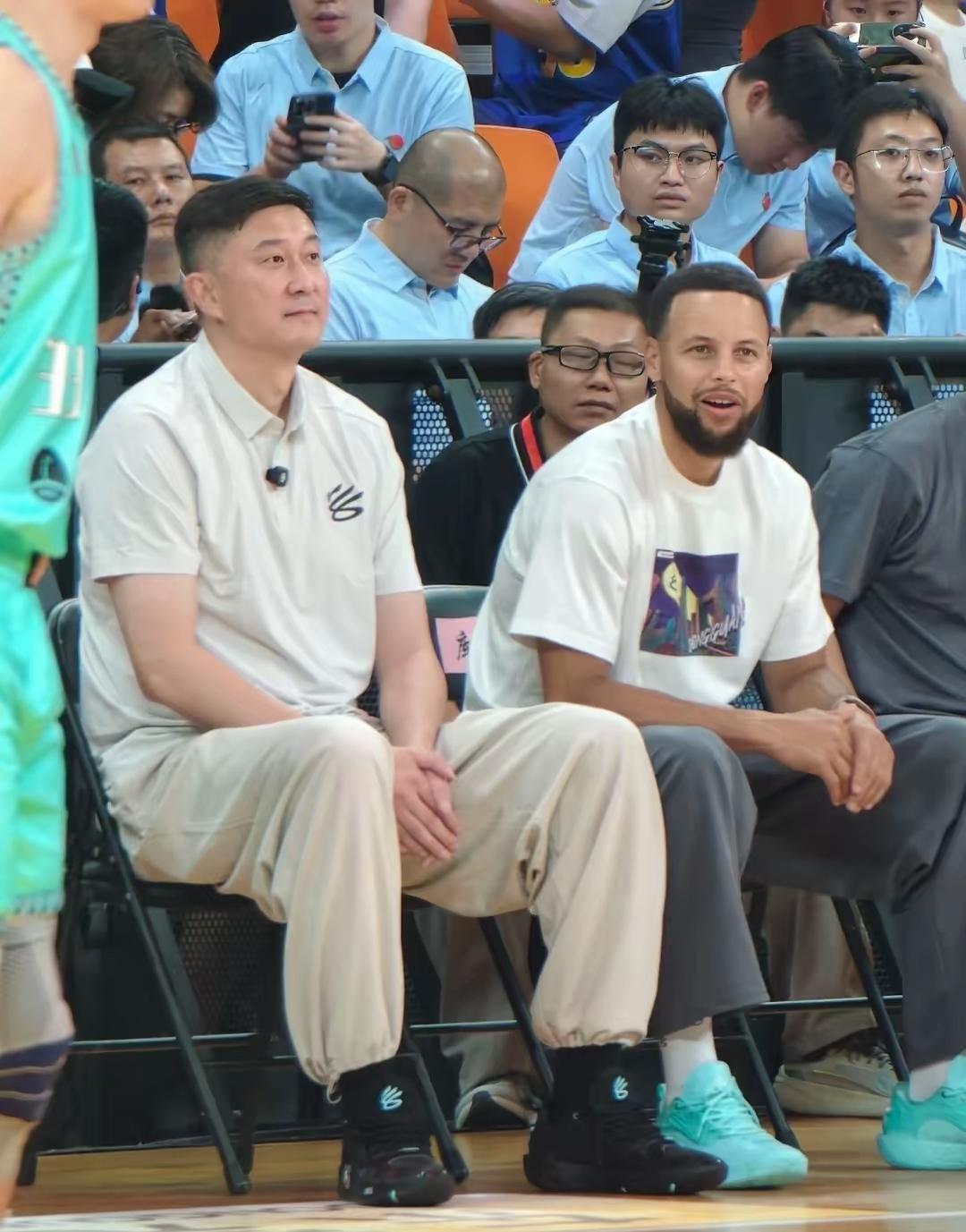 请计算一下，杜峰的身价是库里的几倍？