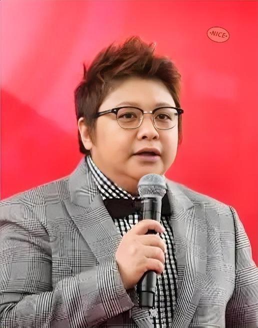 韩红啊韩红，
你要真没钱就别捐了吧，

香港大埔火灾刚发，你就捐出1000万，没