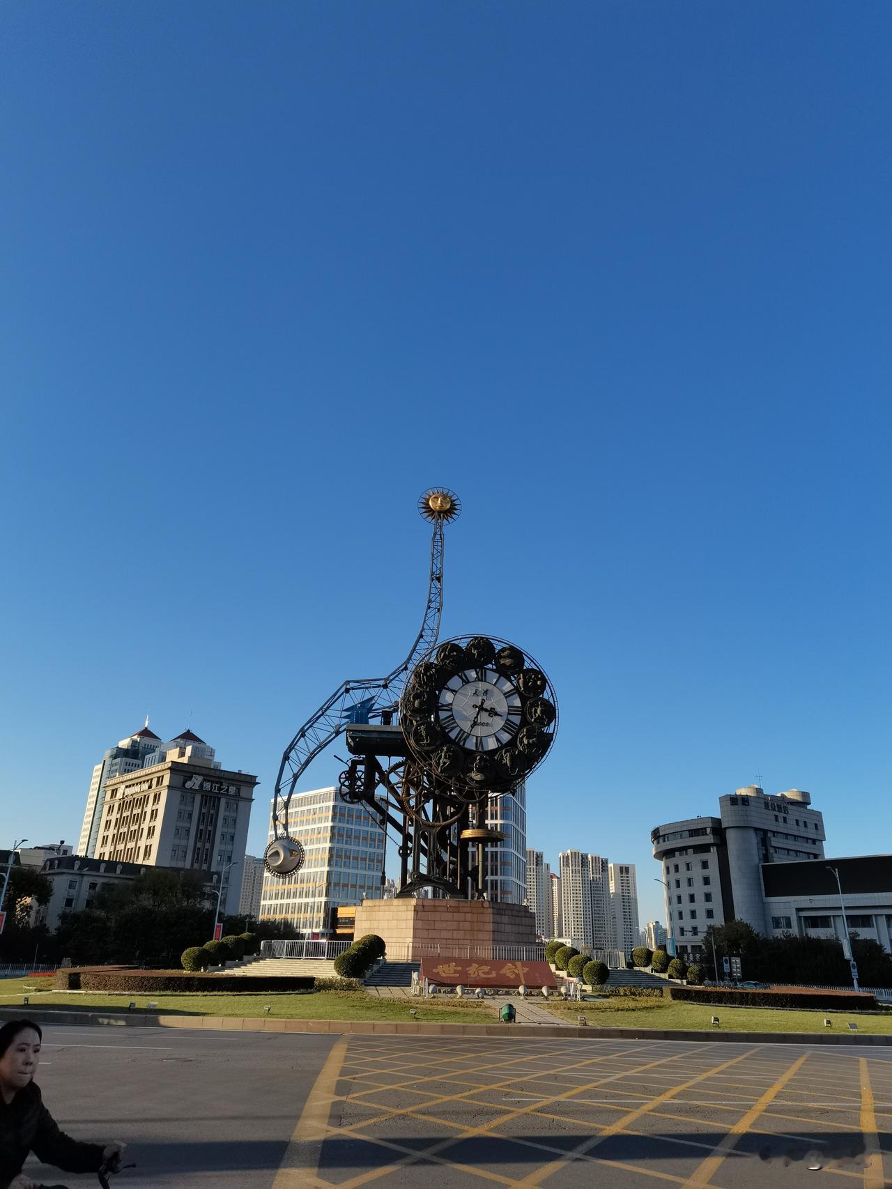 过属于自己的生活是一个渐进过程，而非一次彻底决裂。真正的“属于自己”不是与世界隔