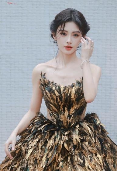 《月鳞绮纪》官宣主演阵容并发布官宣海报：鞠婧祎、曾舜晞、陈都灵、田嘉瑞，四人均为