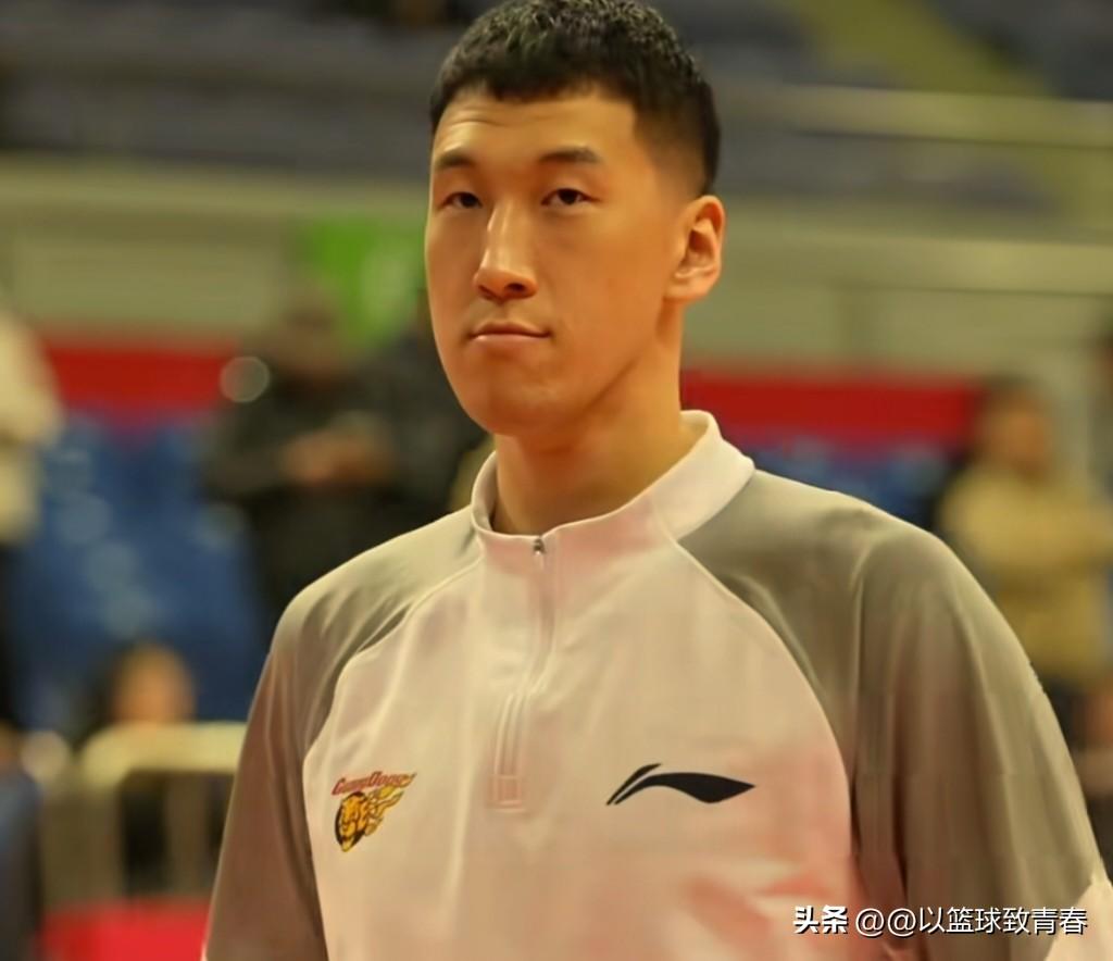 杜润旺:回应离开宏远！

十分不舍，也很无奈！在宏远八年生涯感情深厚，感恩广东队