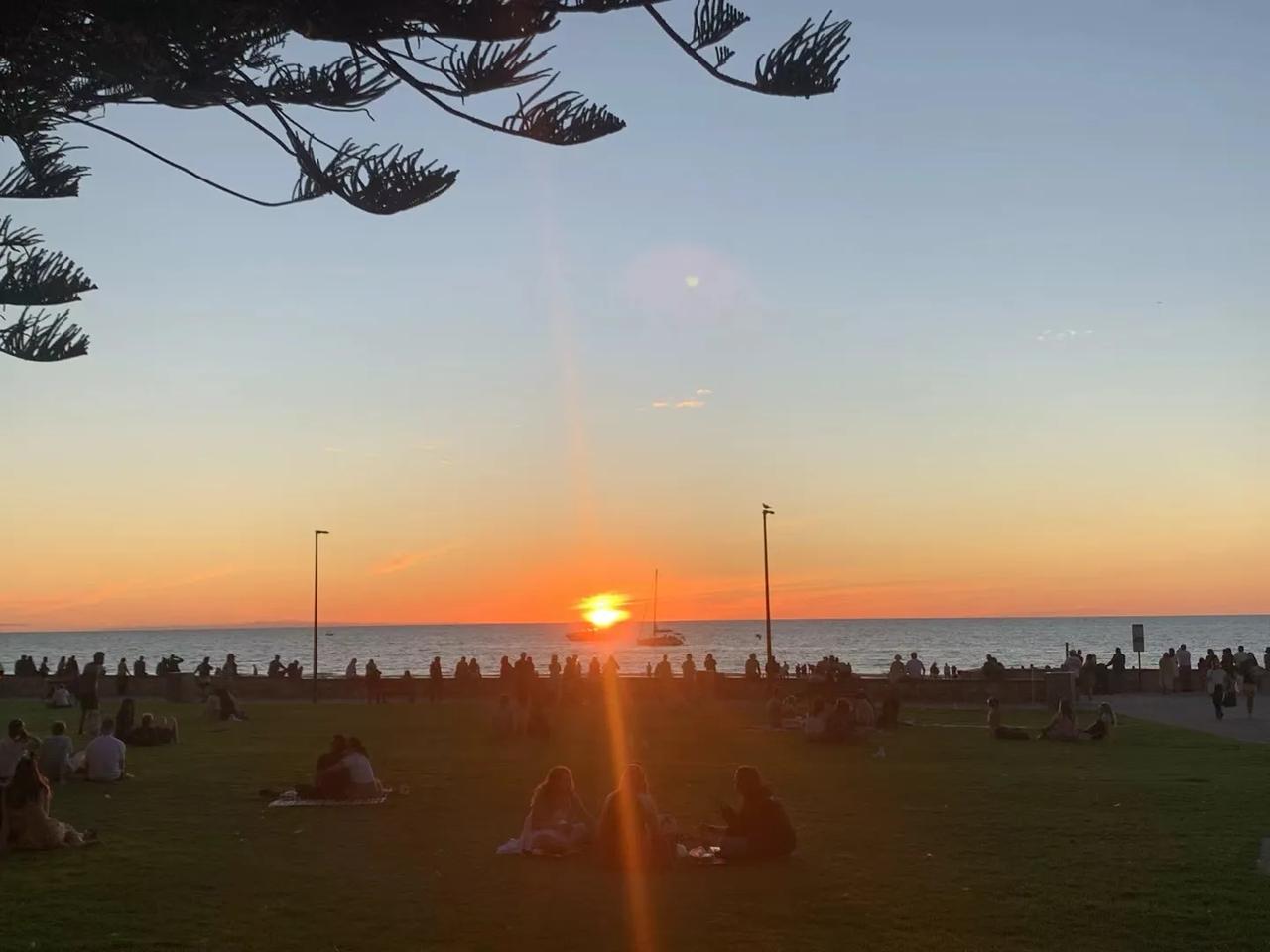 45✈️🇦🇺美丽的格雷尔海滩，晨观日出，暮赏晚霞。人生不可能天天风花雪夜，开