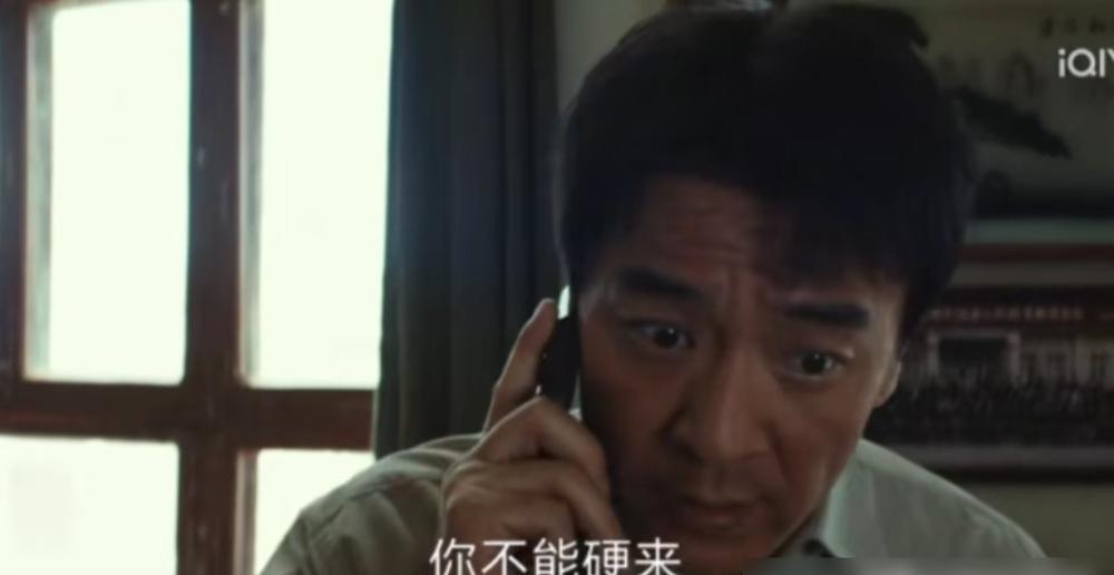 你以为《狂飙》只是爽剧？
大错特错。
现实远比剧里更残酷，有些事甚至没法演。
剧