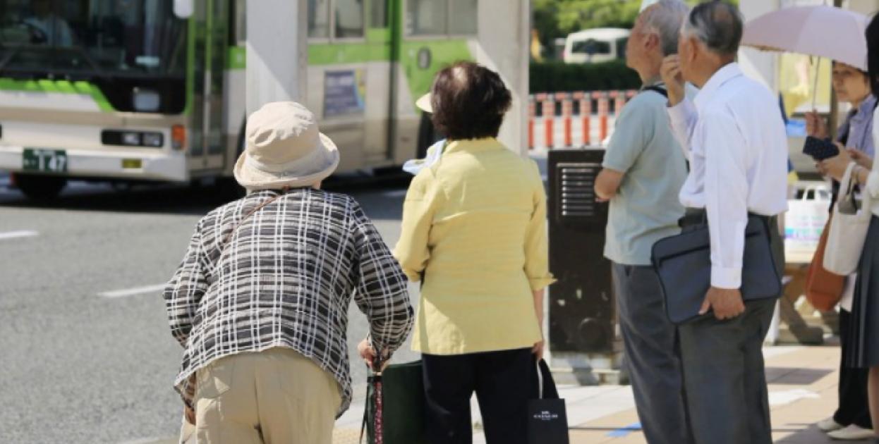 快讯！快讯！
 
日本新任女首相突然宣布了。
 
把第一把火对准“外国人”相关规