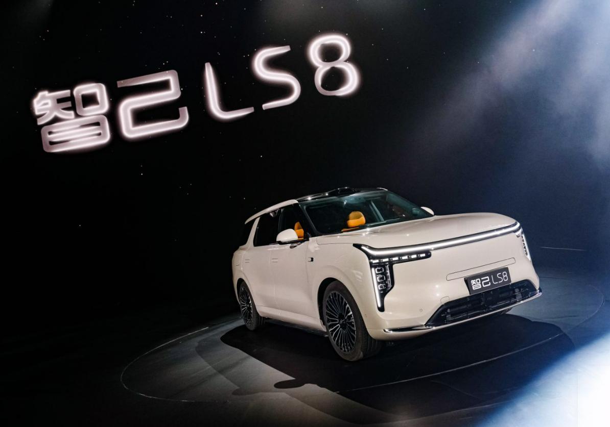 4月16日，智己LS8正式上市，新车共推出4款车型，官方指导价为26.18-31