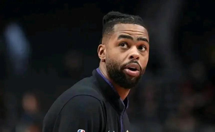 湖人惨遭挖墙脚，魔术3年1亿追求拉塞尔，下赛季文森特打首发？
第一，湖人随队记者