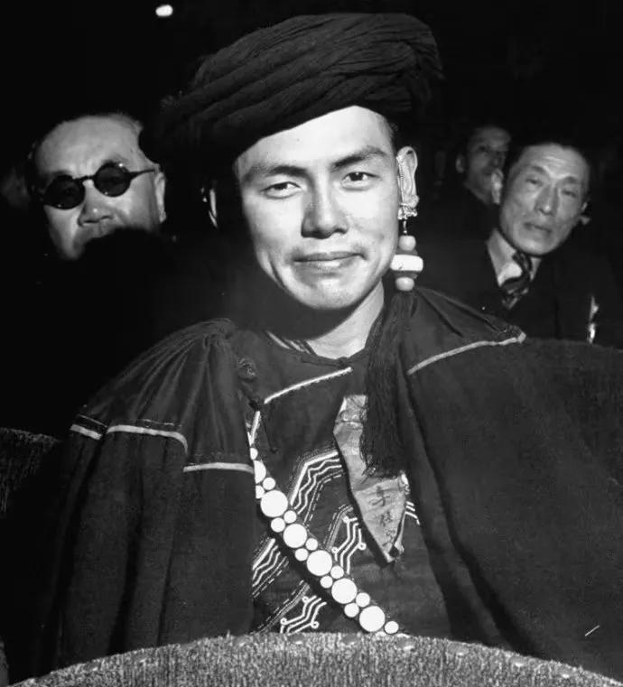 1944年，一架美国飞虎队轰炸机，坠毁在雷波县月儿坡，机上11名美国人生死未卜。