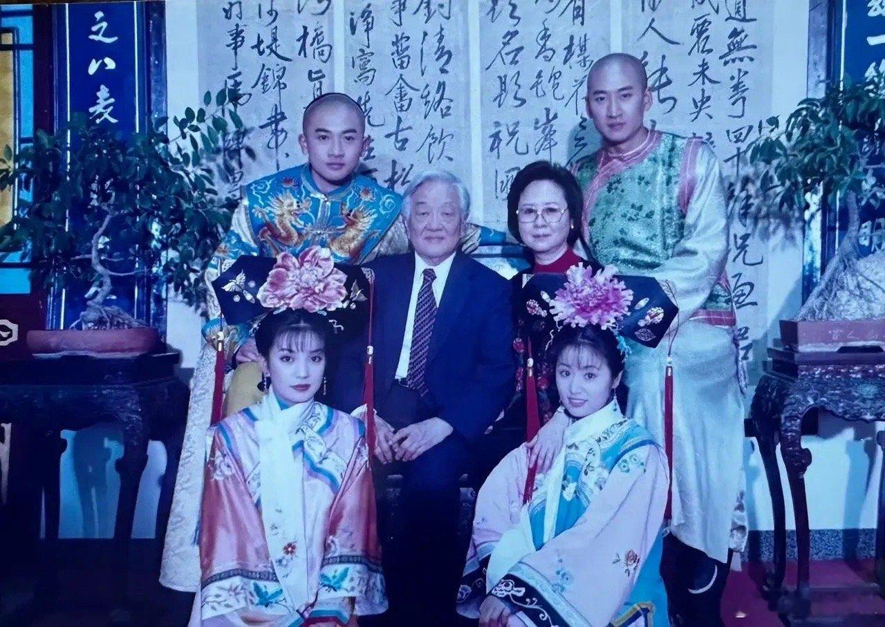 琼瑶曾对周杰女友说不要伤害他感情 尔康扮演者周杰发长文悼念琼瑶:我让您失望了,字