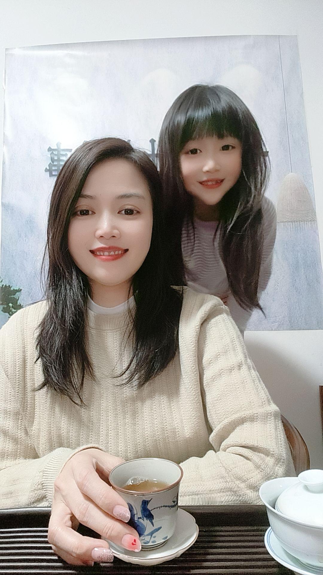辛苦一年了 喜欢的东西一样没买
              还得勒紧裤腰带准备过