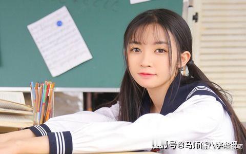 男子的八字中只有一个正财的：正财是男人八字中的的妻子，命局里只有一个正财星，说明