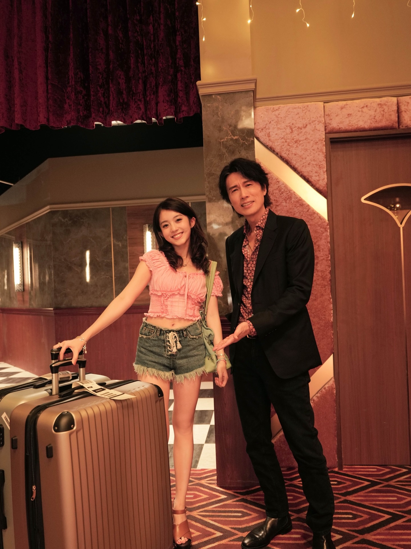 看完《夜王》，发现香港的新人里出了一个小甜妹。 