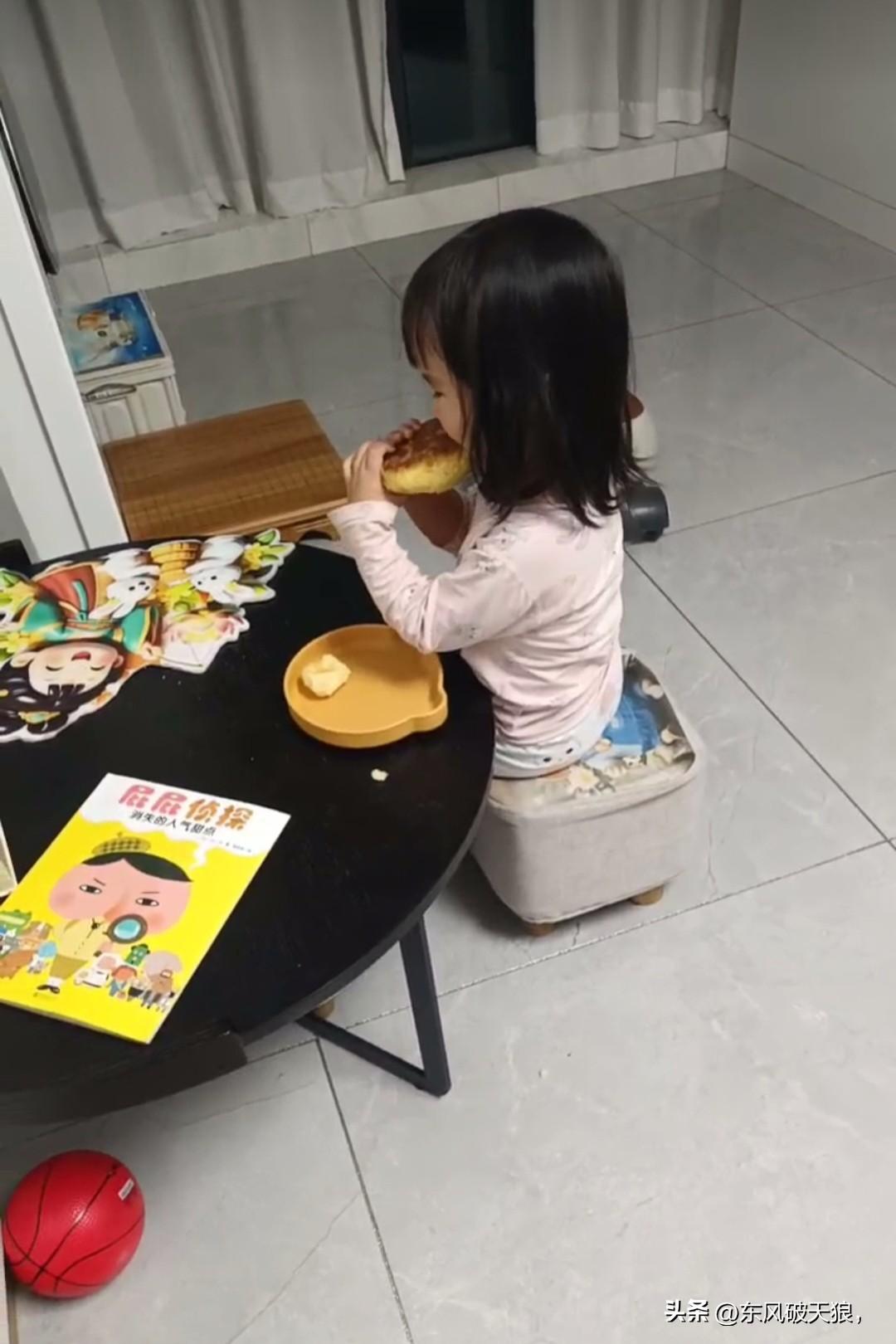 48个小时快递从吉林到了郑州

我的妻子在郑州儿子家照顾着孙女李小铁，前年和去年