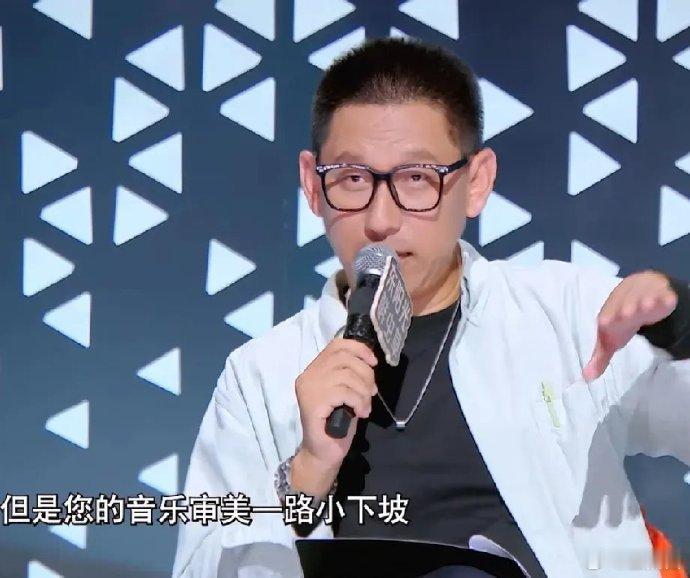 王蓉直言《小鸡小鸡》是唯一挣钱歌，虽受众褒贬不一，却也道出音乐人现实，先谋生再求