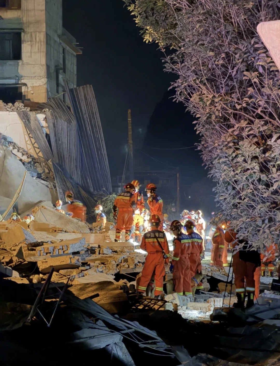 广西柳州地震已致2人死亡5月18日0时21分，广西柳州市柳南区（北纬24.38度