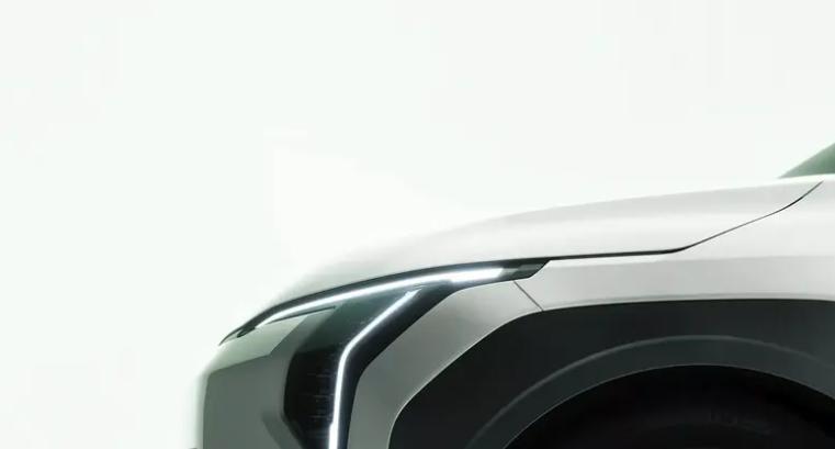 【全新起亚EV3预告图曝光 月底正式发布】日前，从海外媒体报道获悉，起亚正式发布