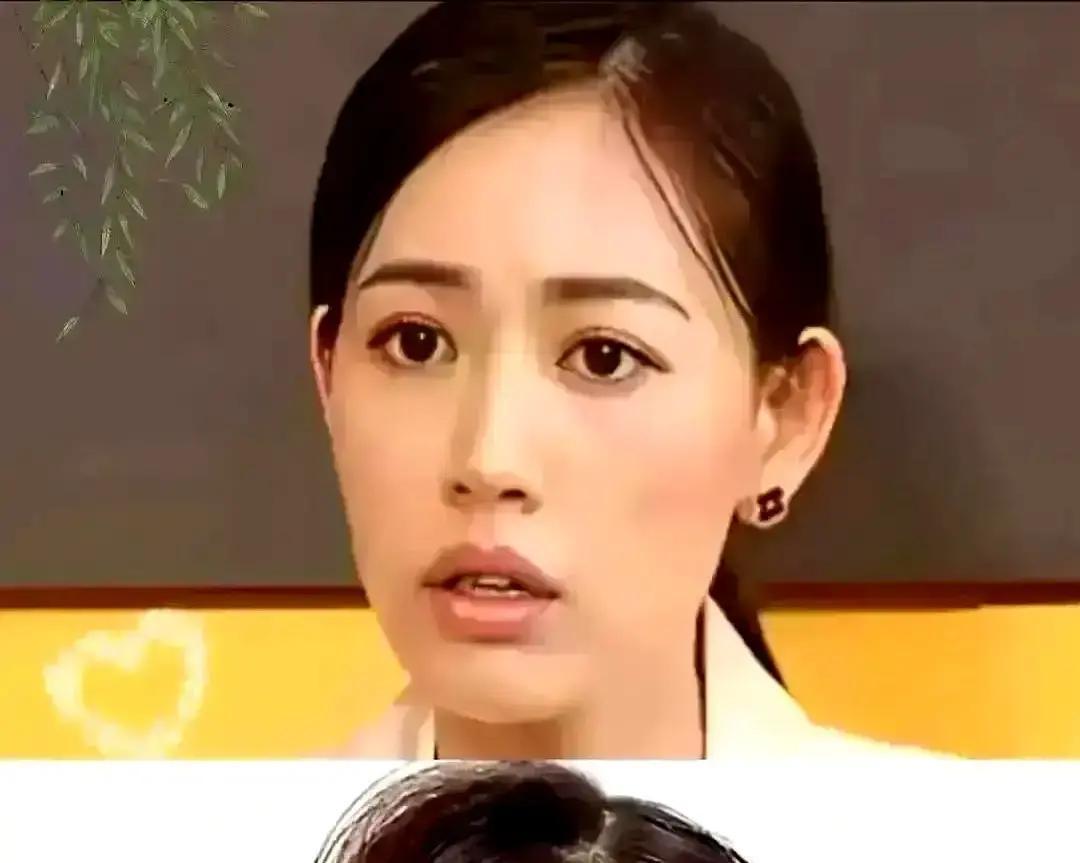 直播哭穷下一秒晒包
 
镜头里抹泪说吃泡面，转头就被扒出上周飞马尔代夫。网友算笔