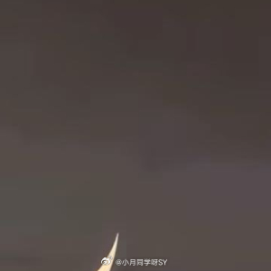 晚安心语 把一天的喧嚣关在门外，让心沉入属于自己的静谧。愿你在梦的港湾里，卸下疲