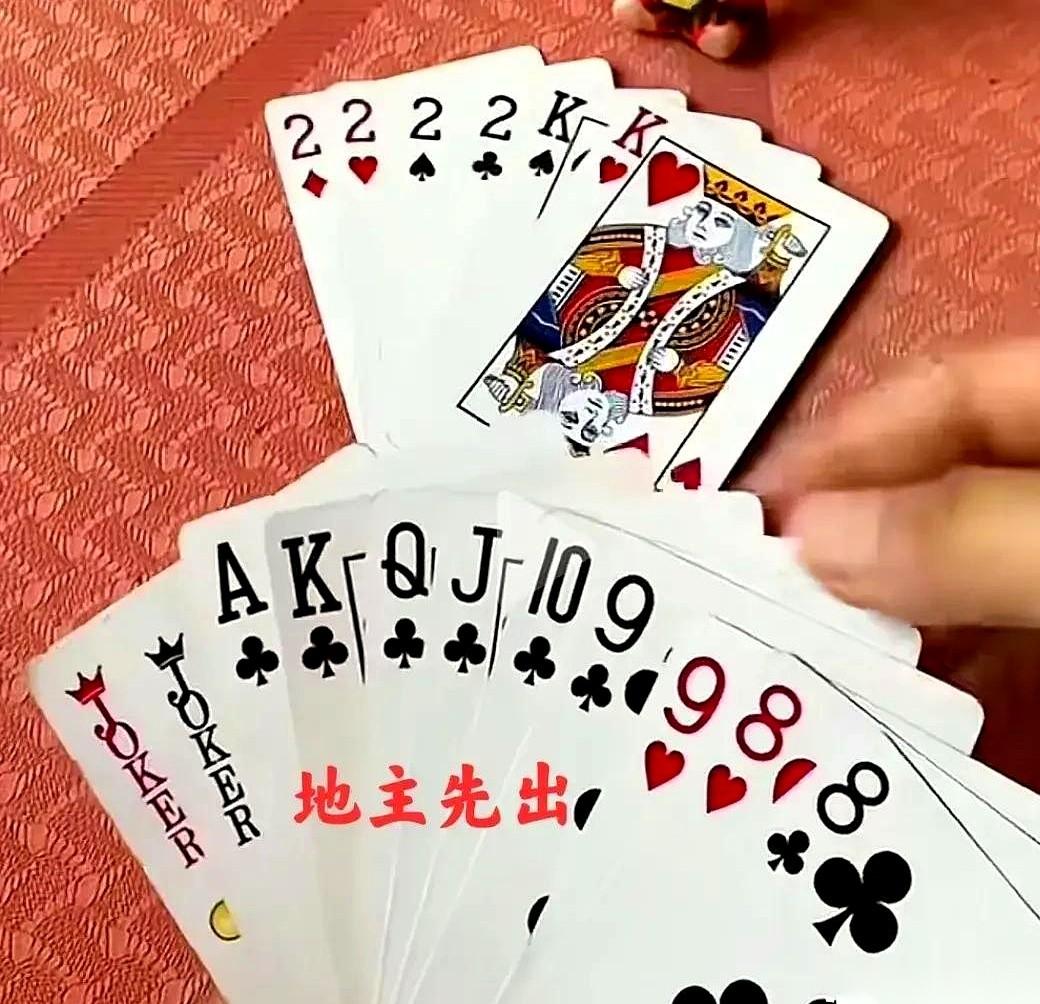 一包芙蓉王，赌地主赢不了。
老李把烟“啪”一下拍在桌上，那意思就是，耶稣来了也赢