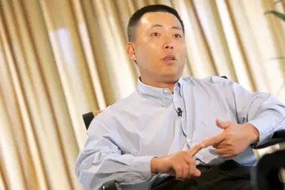 段永平谈投资：拿住优秀的公司，永远是牛市。段永平不愧是天才级投资家，他说“拿着好