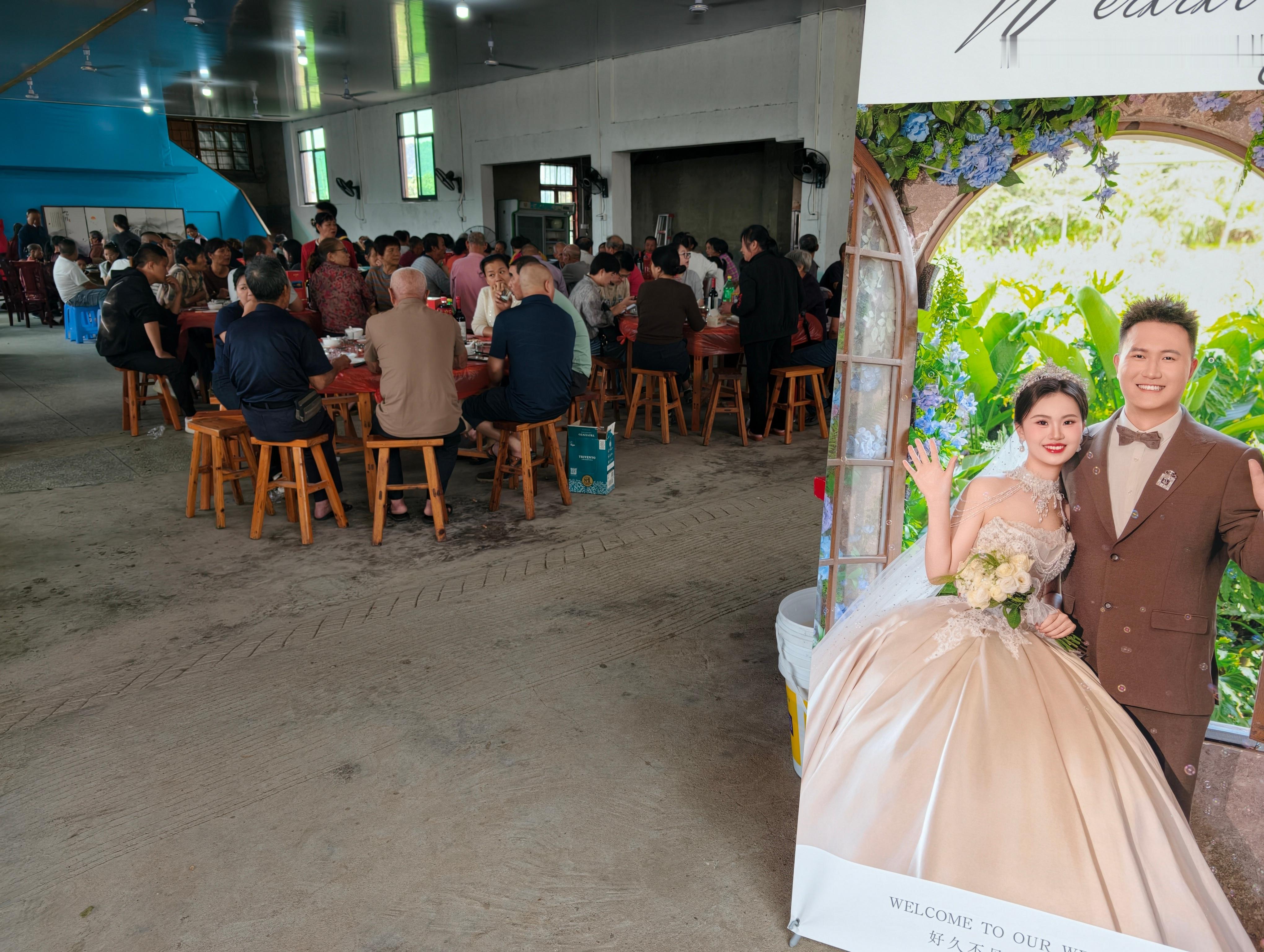 又一堆新人结婚了，来农村吃席现在不流行离婚流行熬婚 ​​​