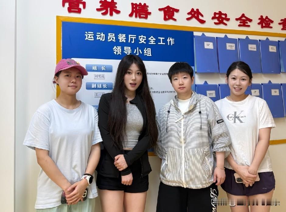 新鲜的莎莎，她很好，她健康又漂亮！
感谢去体总的球迷小姐姐，让大家看到莎莎宝宝。