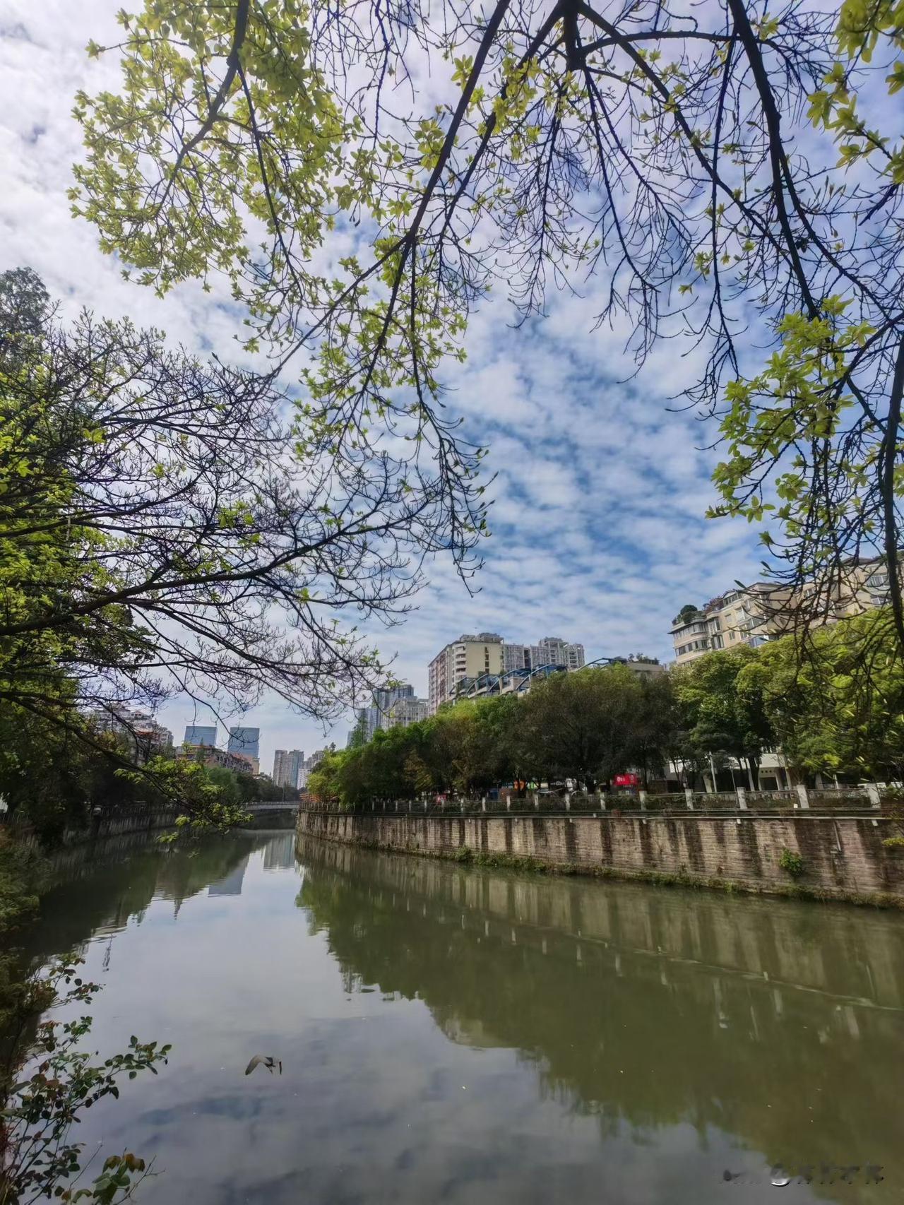 我们村外70年代出过一桩糗事，有那么两个人经常常在一起吹牛开玩笑，某一天其中一个