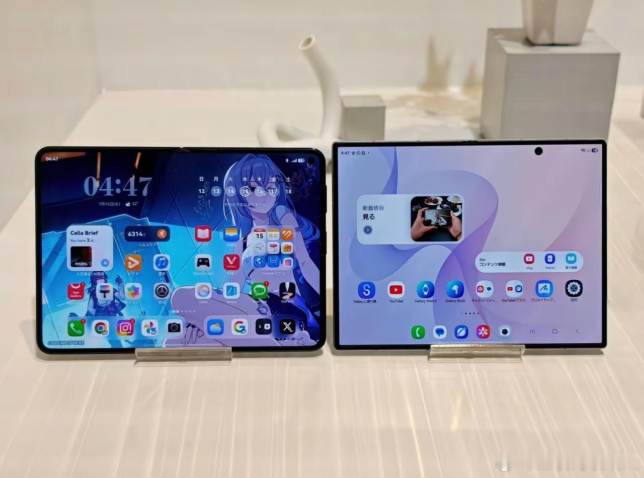 都是阔折叠左侧：华为Pura X Max右侧：三星Galaxy Z Fold 8