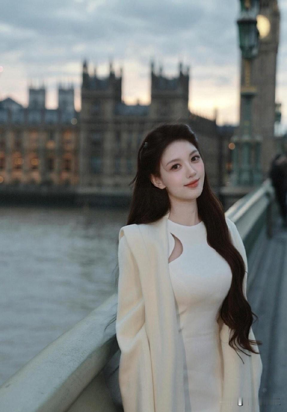 看到叶珂的消息，真的挺心痛的
一个人带三个孩子，还要边直播边带孩子，孩子父亲都不