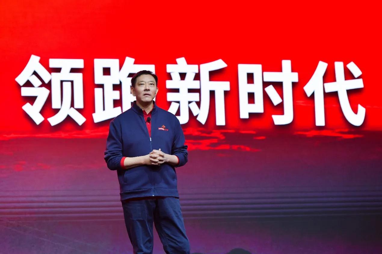 AI时代如何不被淘汰？这家中国企业给出解决方案。4月2日，联想集团执行副总裁兼中