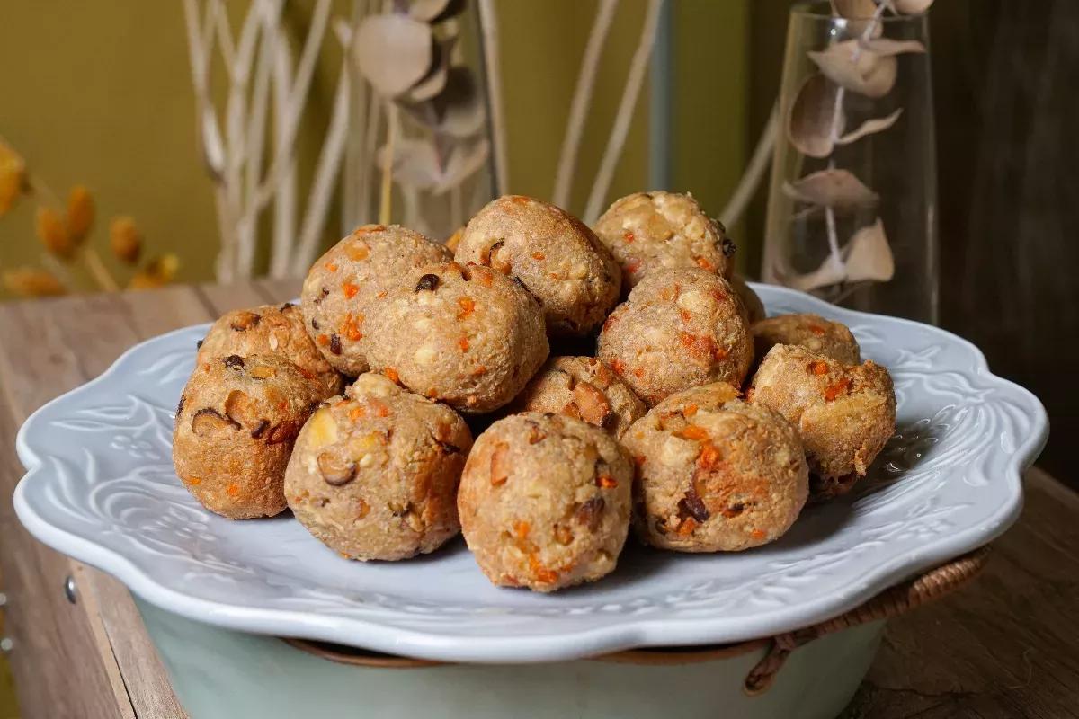 【香菇豆腐丸】

◎食材
老豆腐
生香菇5朵
红萝卜
姜
面粉
五香粉
盐
胡椒