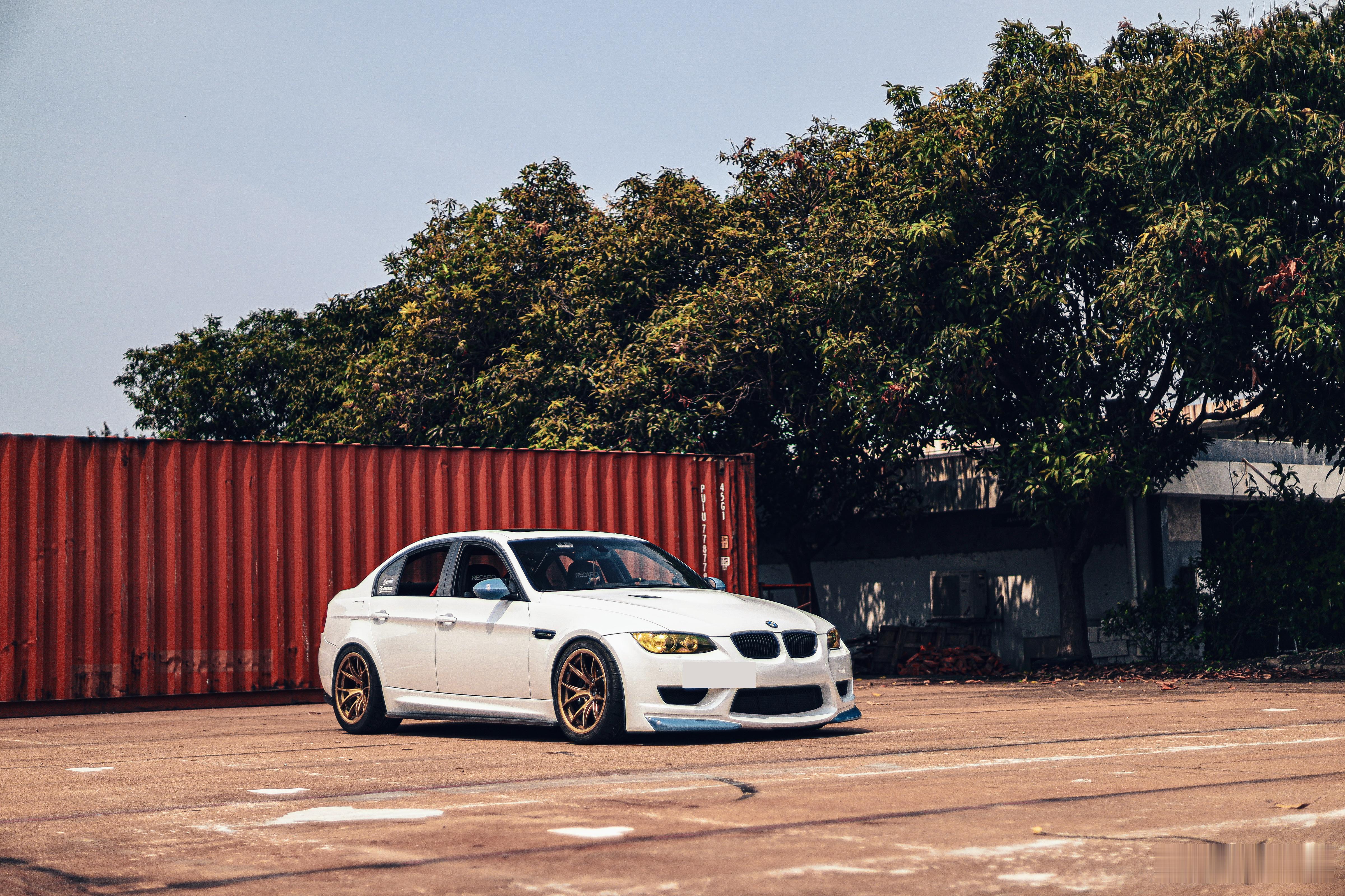 BMW e90/e92M3每一代M3都各有各的特点，无法评价是e92更好，还是f