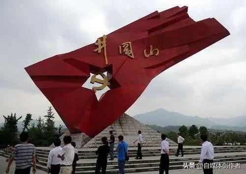 红色文旅热度居高不下，寻常出游藏民族深层精神追求
 
如今各大出行平台游览数据一